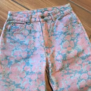 VINTAGE HIGH WAISTED JEANS